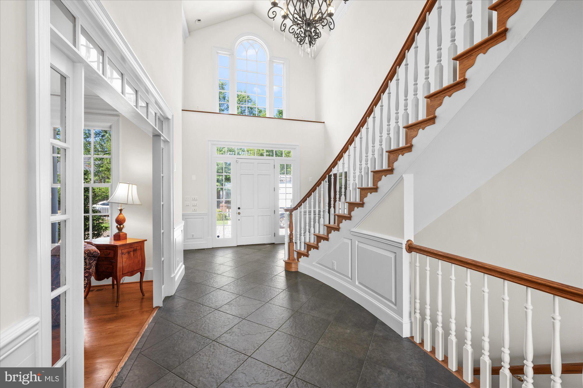 1701 South Arlington Ridge Road Arlington, VA 22202 - Photo 31 of 90 Foyer