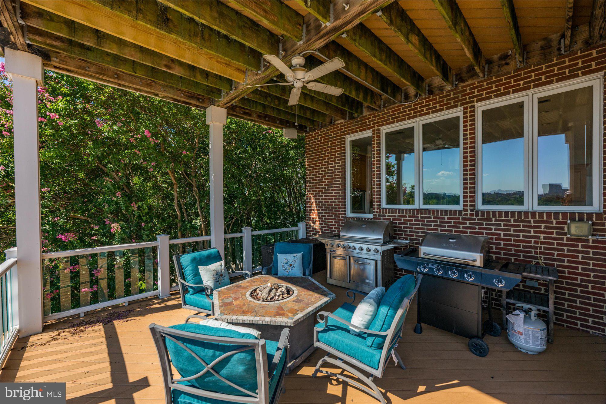 1701 South Arlington Ridge Road Arlington, VA 22202 - Photo 41 of 90 a view of a chairs and table in the patio