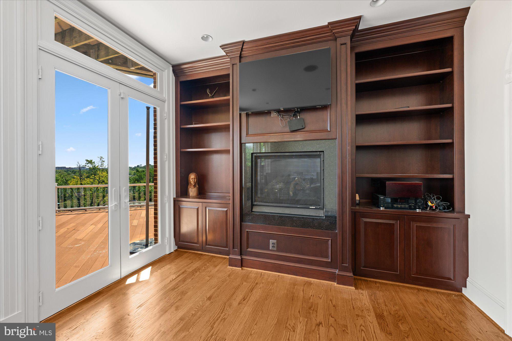 1701 South Arlington Ridge Road Arlington, VA 22202 - Photo 80 of 90 Office suite living area