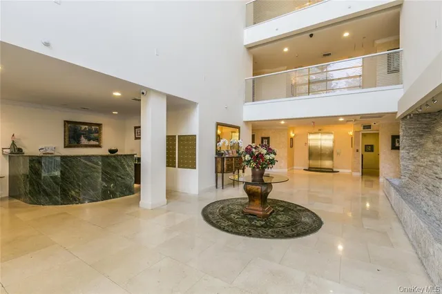 $1,500,000 | 171 Great Neck Road, Unit 1N, Great Neck, NY 11021