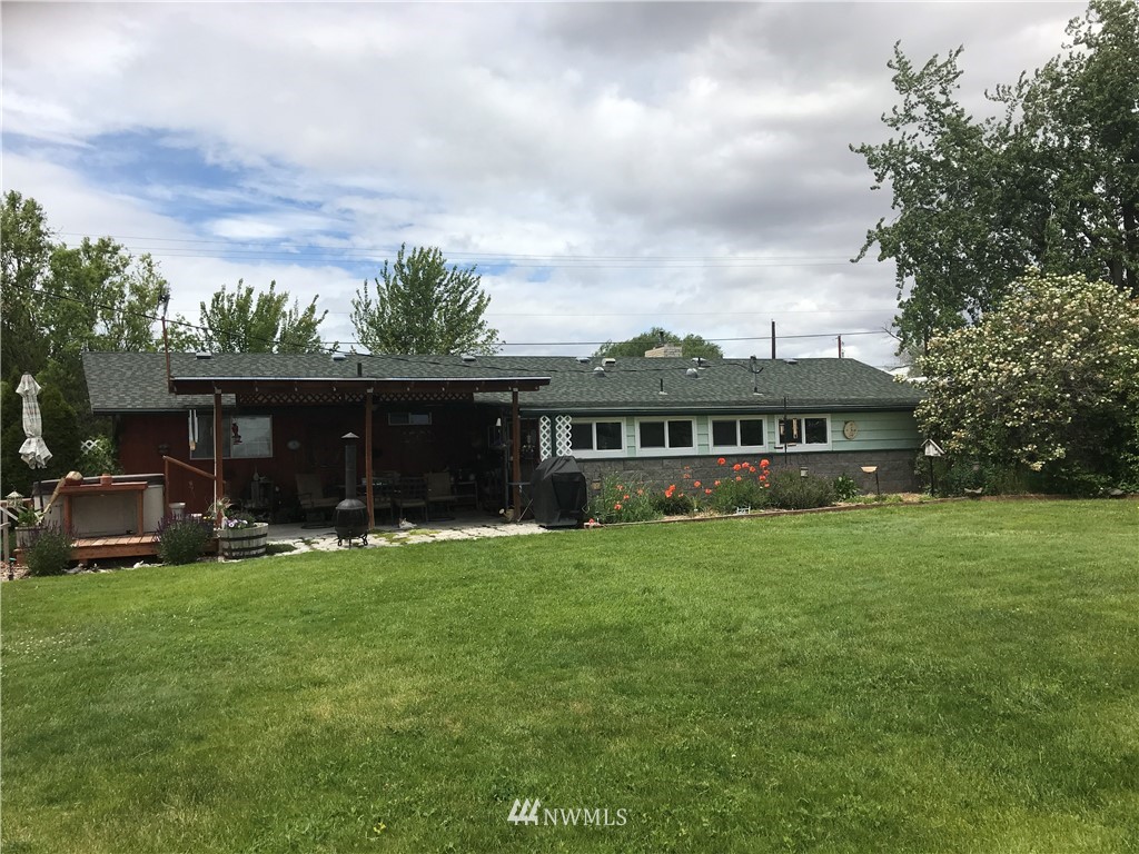 1661 North Wenas Road Selah, WA 98942 - Photo 2 of 26 Gallery Image 2