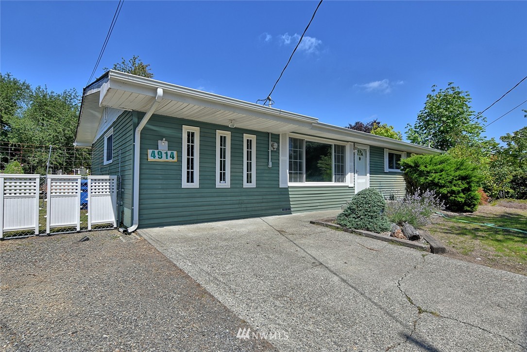4914 Northeast 7th Place Renton, WA 98059 - Photo 2 of 19