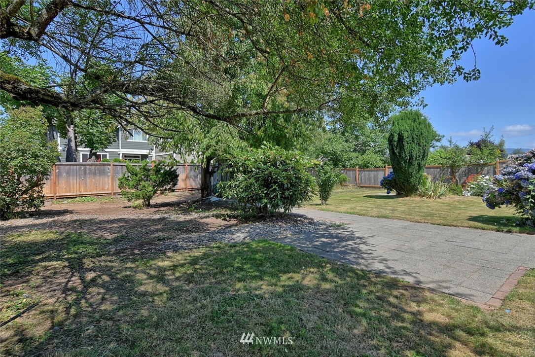 4914 Northeast 7th Place Renton, WA 98059 - Photo 16 of 19