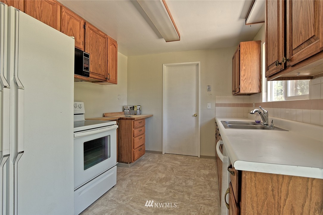 4914 Northeast 7th Place Renton, WA 98059 - Photo 3 of 19