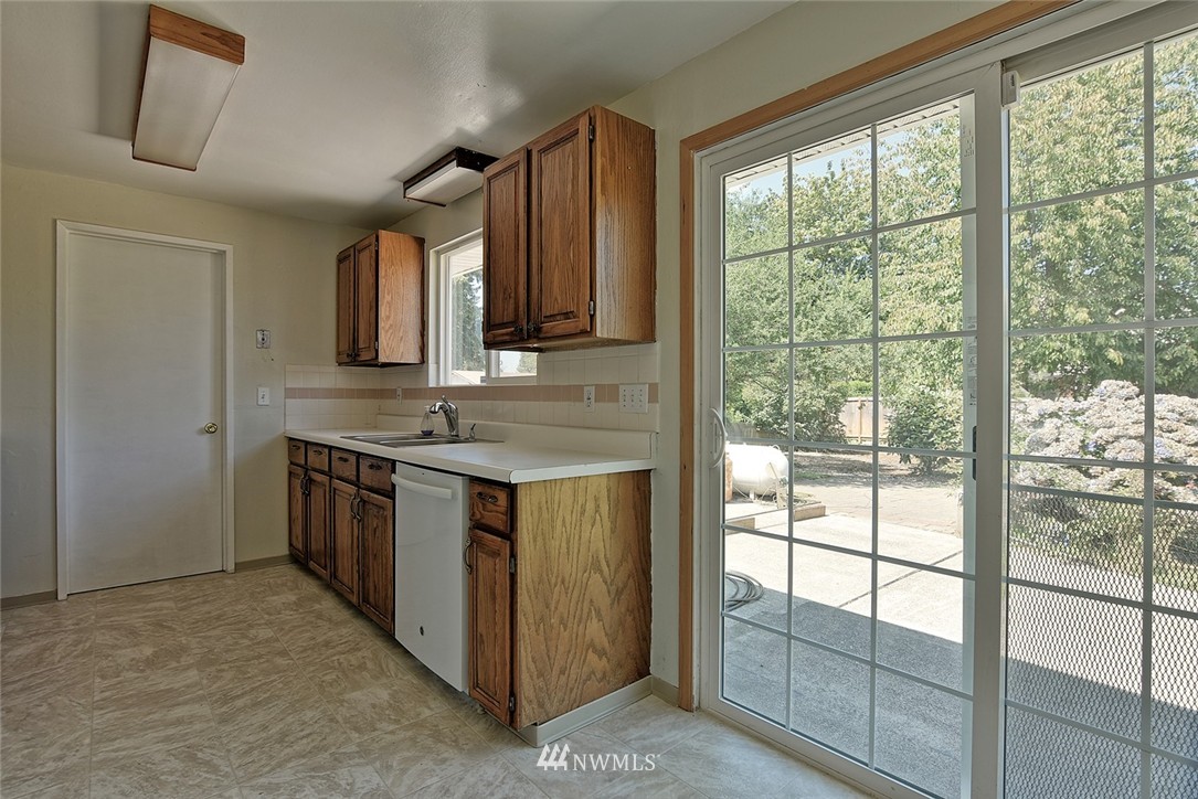 4914 Northeast 7th Place Renton, WA 98059 - Photo 4 of 19