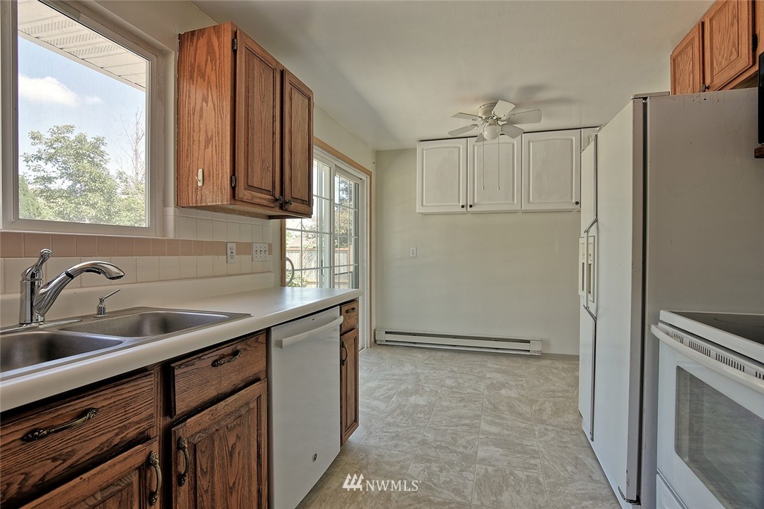 4914 Northeast 7th Place Renton, WA 98059 - Photo 5 of 19