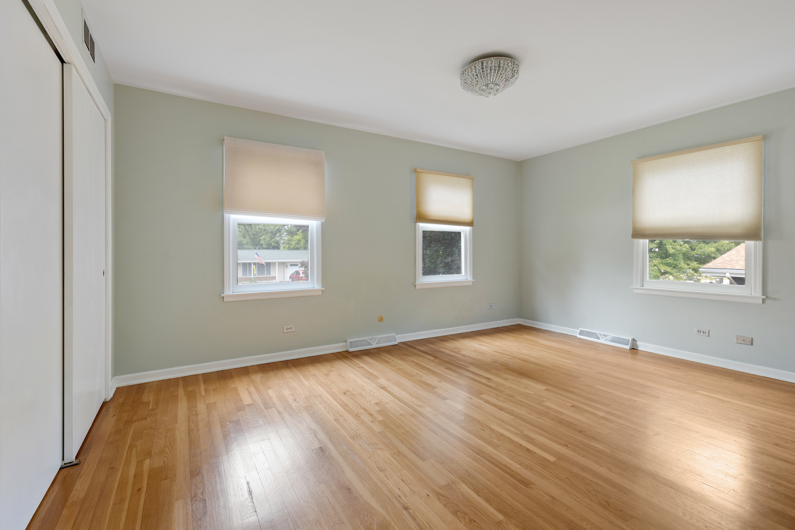 540 Springhill Drive Roselle, IL 60172 - Photo 13 of 26