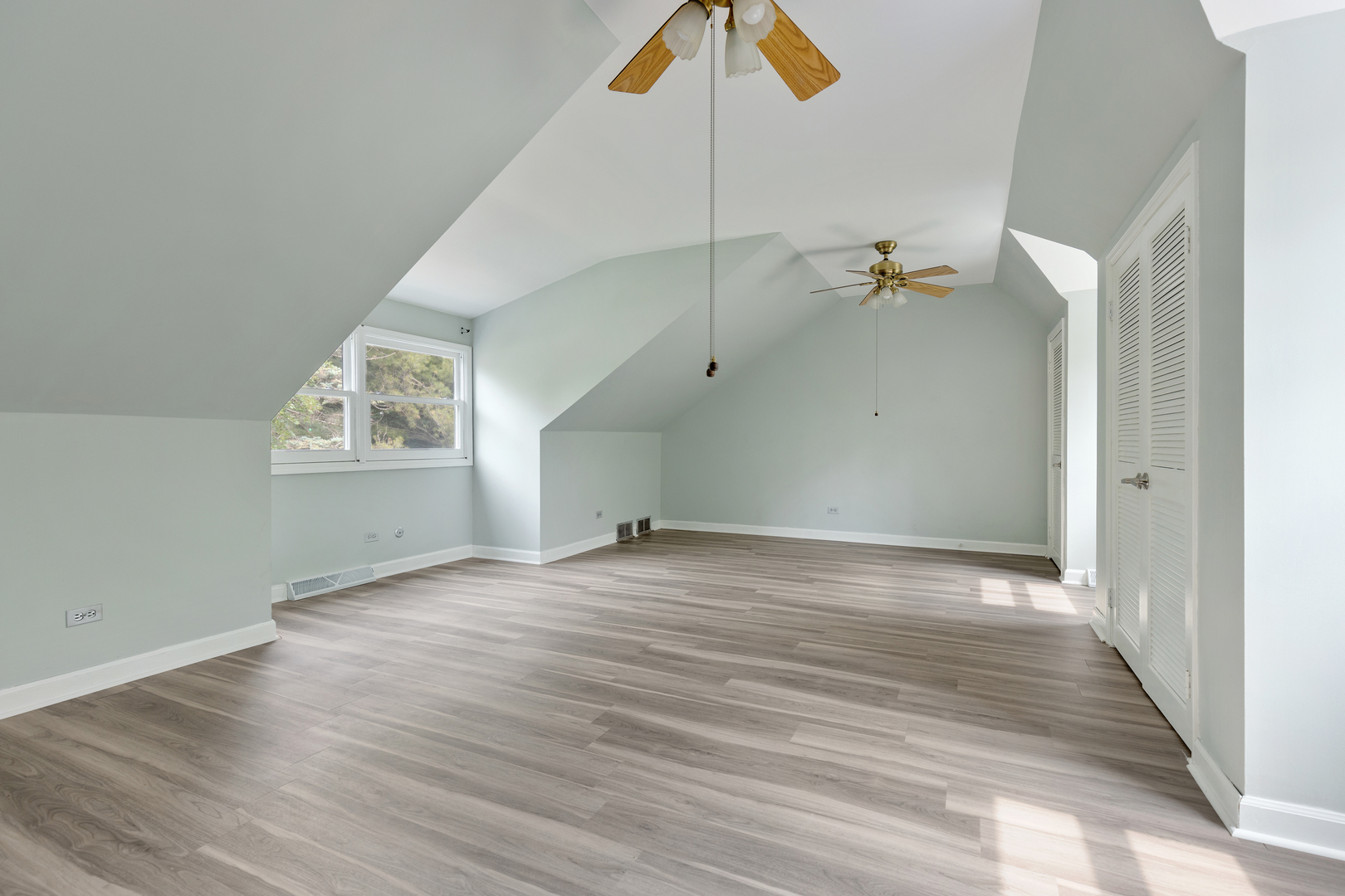 540 Springhill Drive Roselle, IL 60172 - Photo 16 of 26