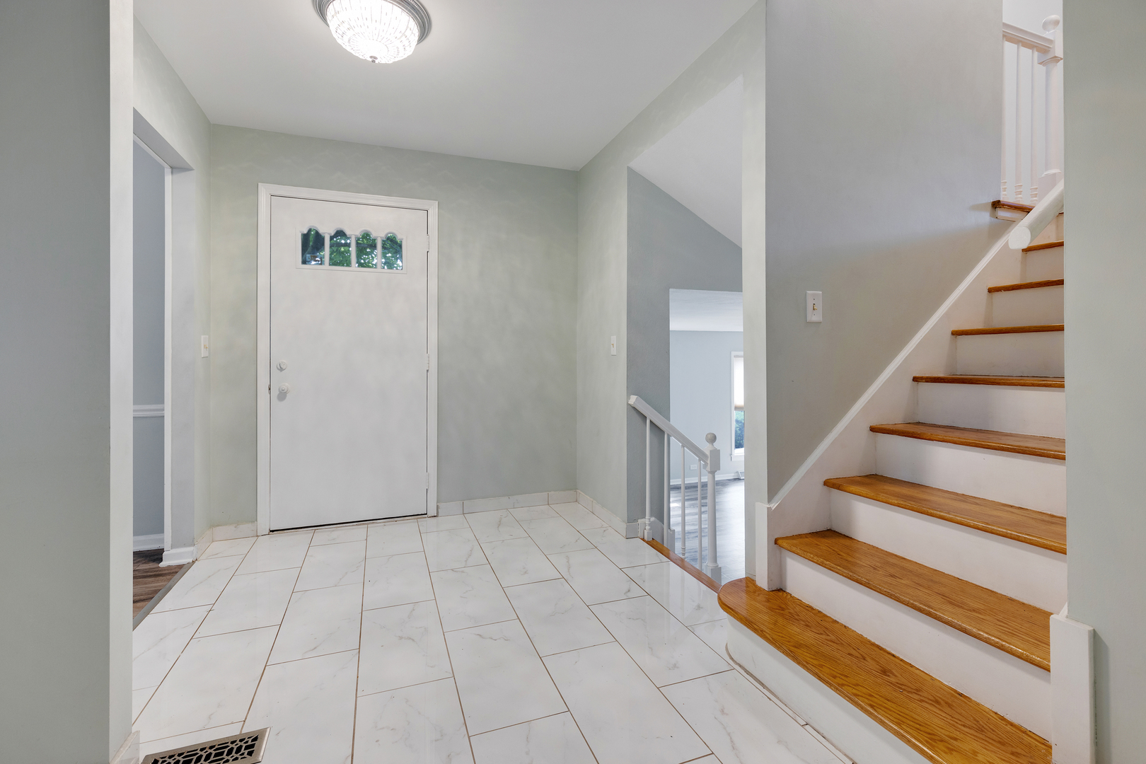 540 Springhill Drive Roselle, IL 60172 - Photo 3 of 26