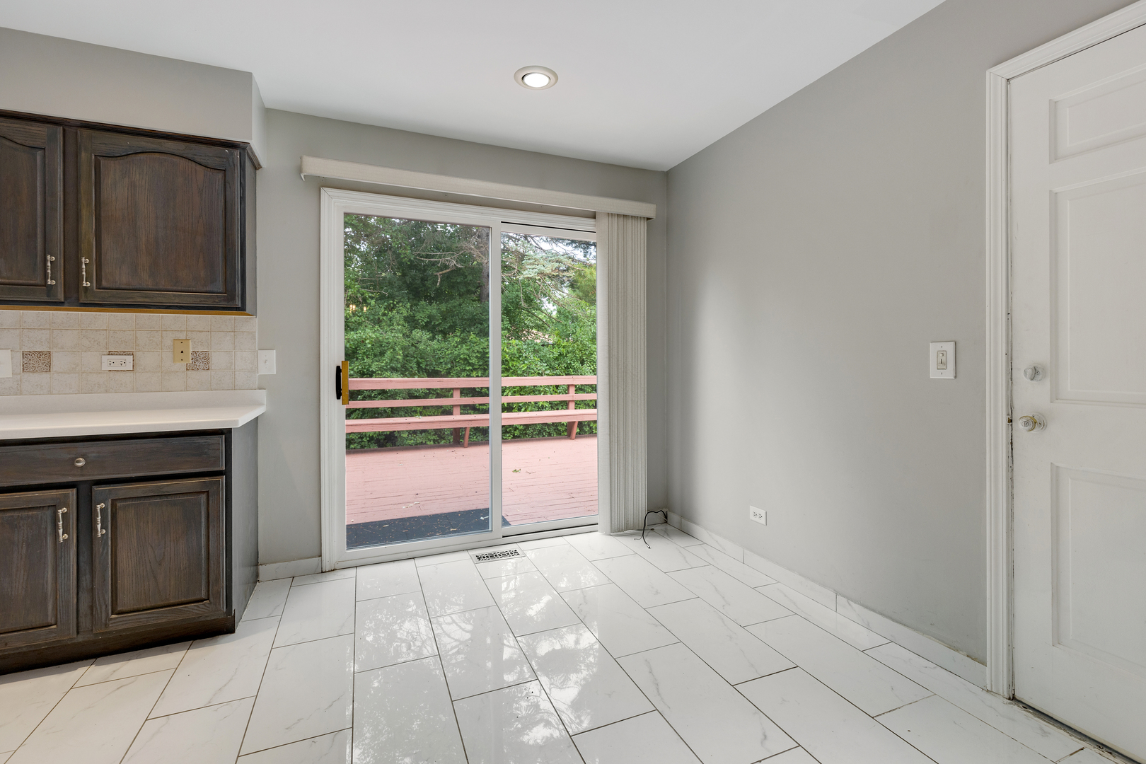 540 Springhill Drive Roselle, IL 60172 - Photo 8 of 26