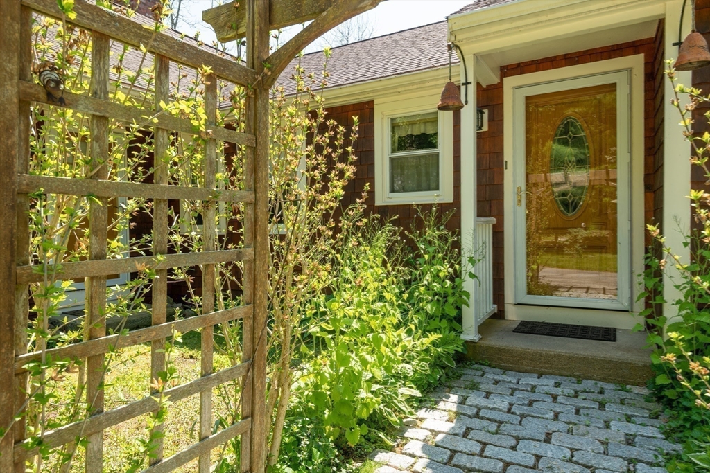 47 Argilla Road Ipswich, MA 01938 - Photo 13 of 42 a front view of a house
