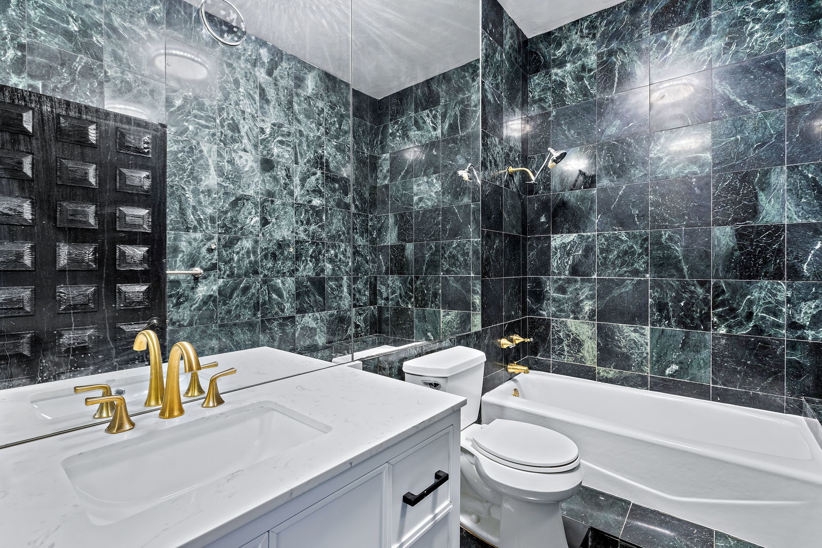 3 Saville Row Barrington Hills, IL 60010 - Photo 28 of 53 a bathroom with a sink a toilet and bathtub