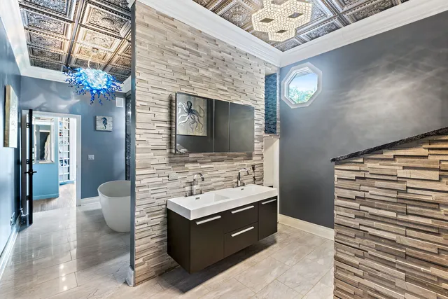 a view of entryway with a rug