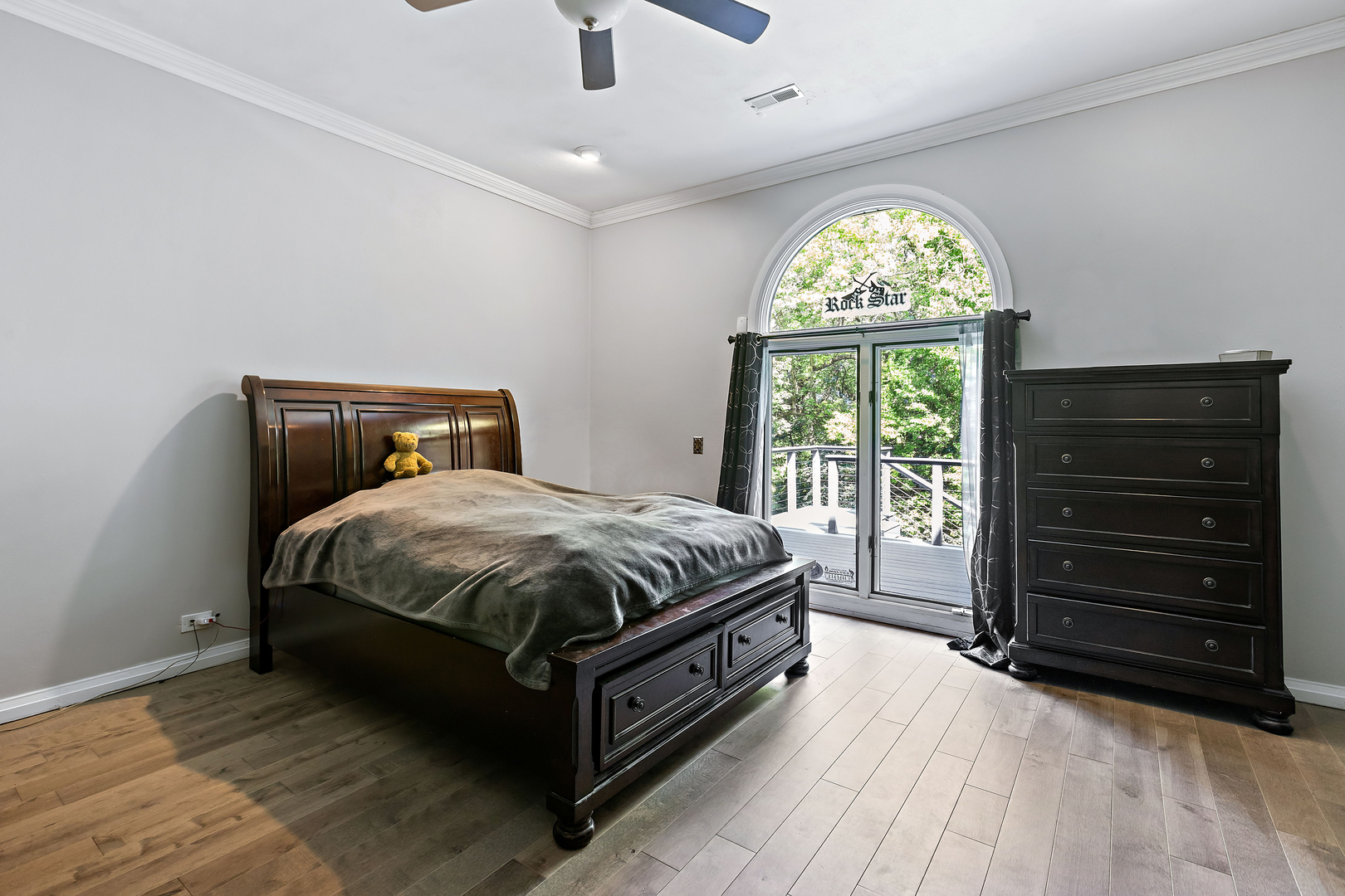 3 Saville Row Barrington Hills, IL 60010 - Photo 43 of 53 a spacious bedroom with a bed and a dresser