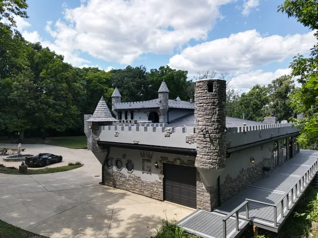 a picture of a bathroom