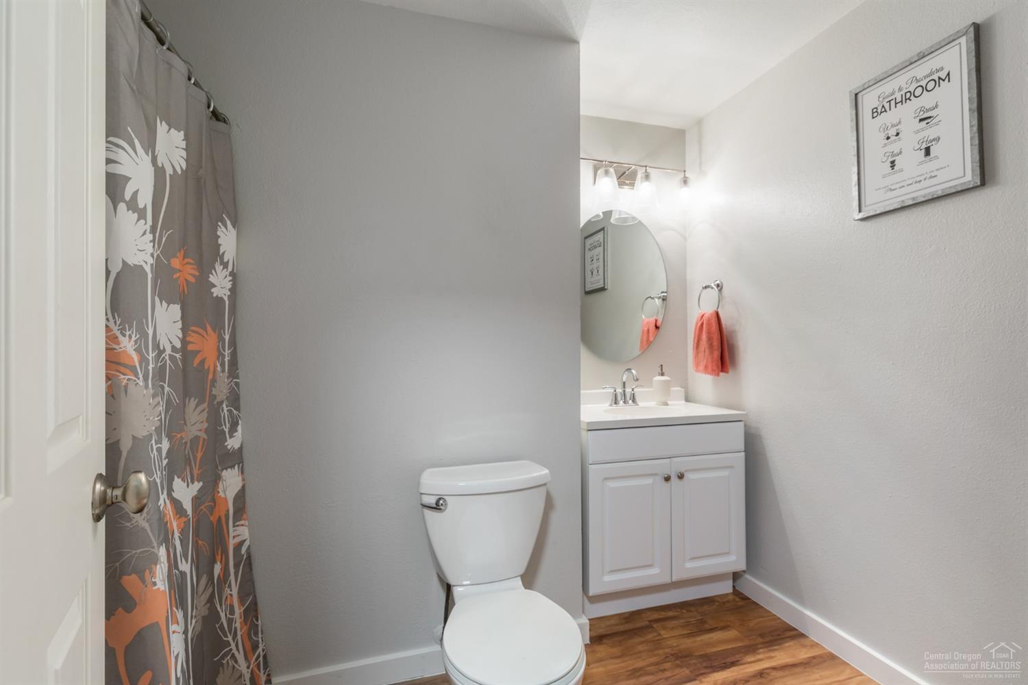 61969 Pettigrew Road Bend, OR 97702 - Photo 14 of 21 2 updated full bathrooms