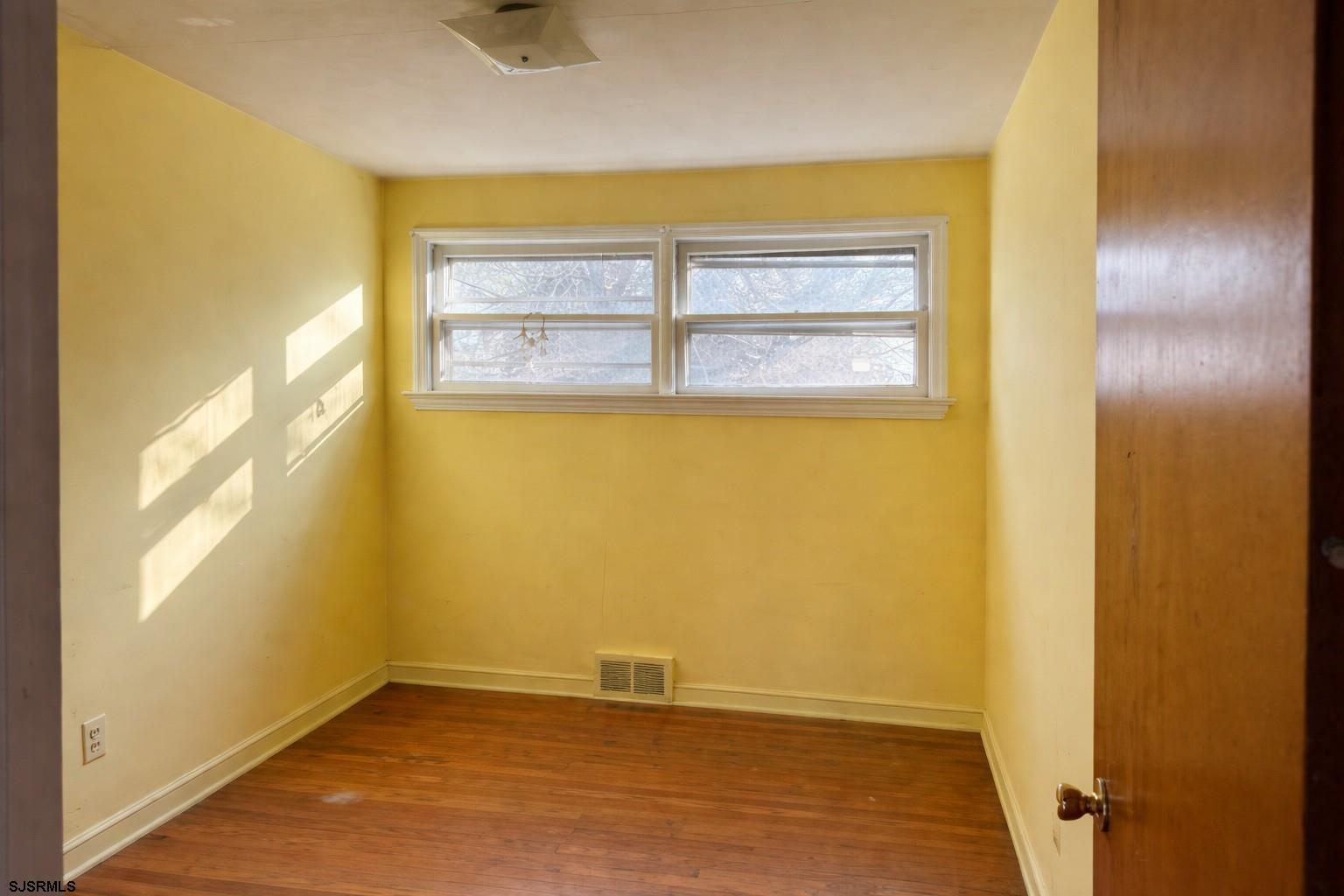29 Summit Avenue Absecon, NJ 08201 - Photo 16 of 25 an empty room with window