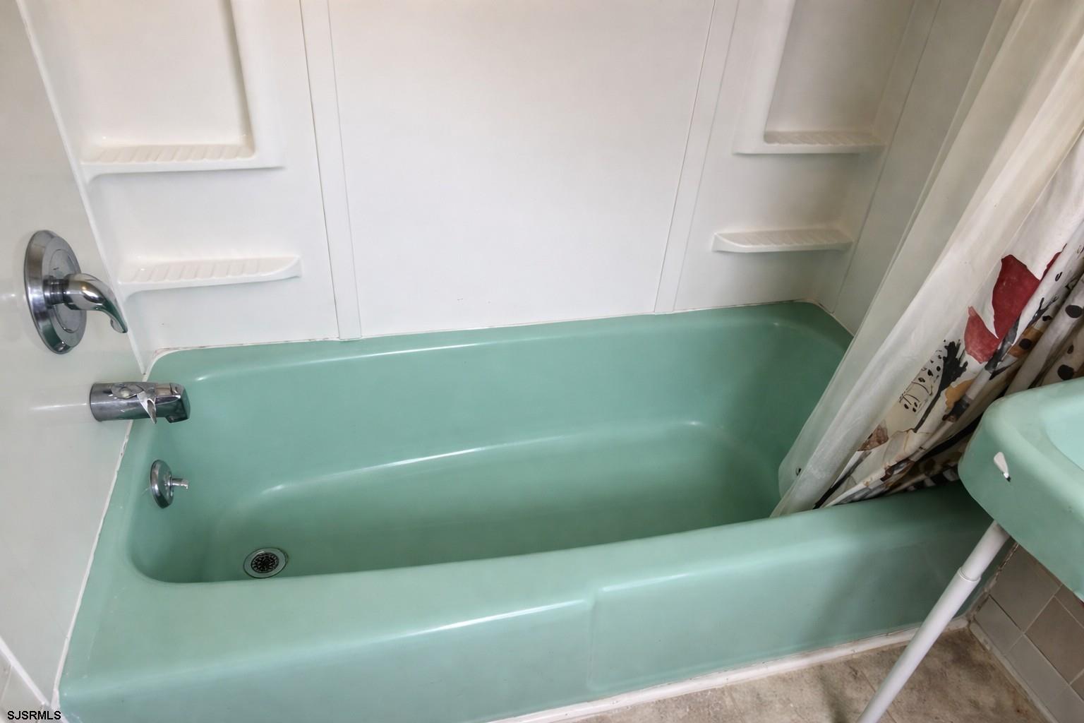 29 Summit Avenue Absecon, NJ 08201 - Photo 20 of 25 a bathroom with a green bathtub