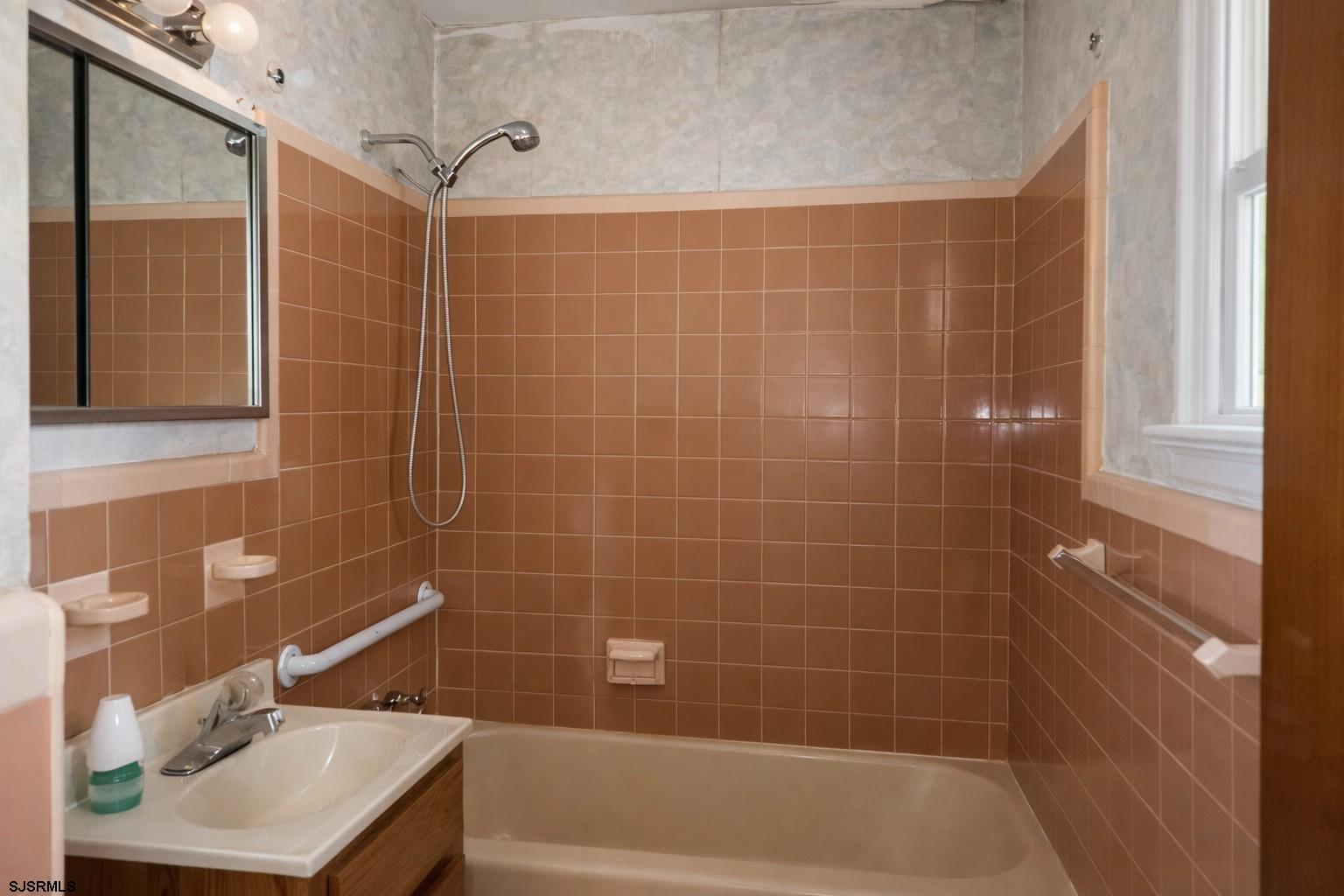 29 Summit Avenue Absecon, NJ 08201 - Photo 21 of 25 a bathroom with a sink and a bathtub