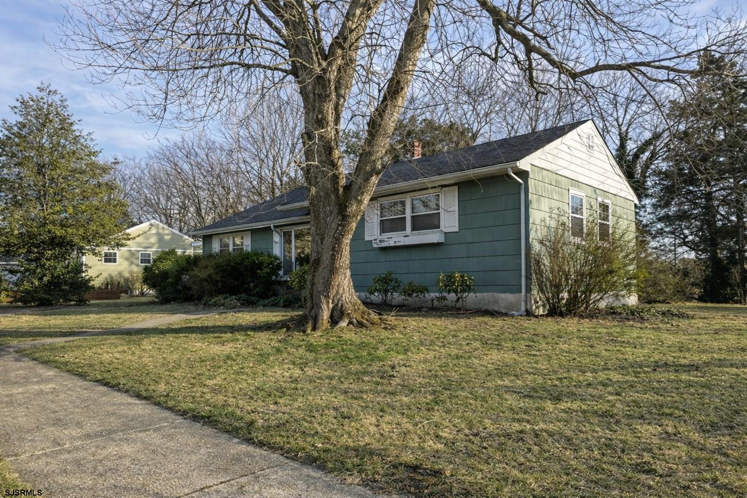 29 Summit Avenue Absecon, NJ 08201 - Photo 4 of 25 a view of a house with a yard