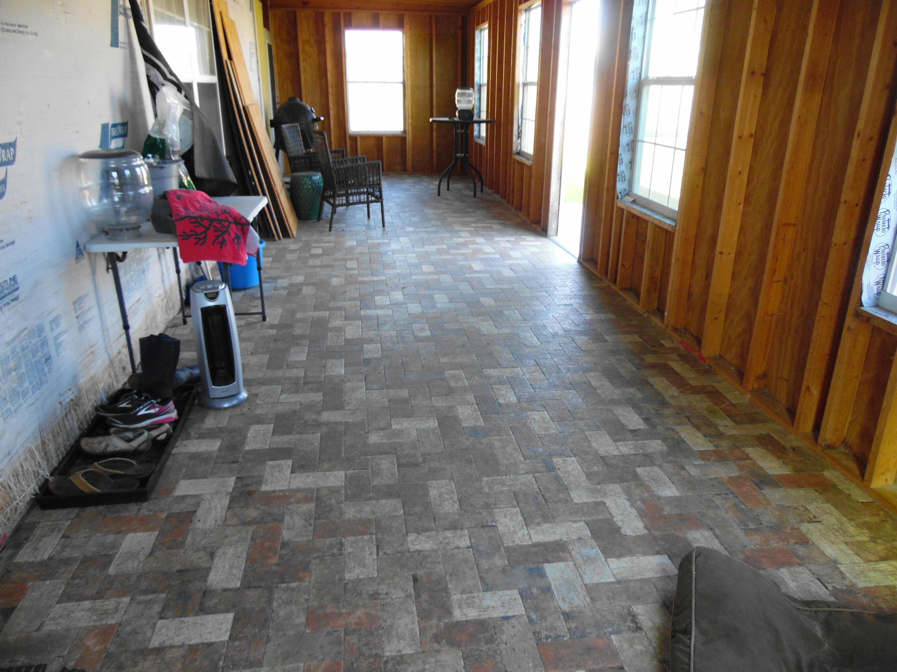 617 Tropical Way Freeport, FL 32439 - Photo 24 of 39 a view of a room with gym equipment
