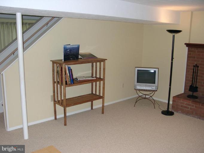 209 Rolling Road Gaithersburg, MD 20877 - Photo 13 of 24 Den Side
