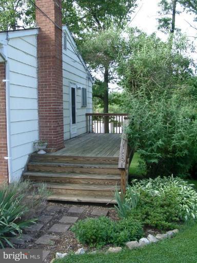 209 Rolling Road Gaithersburg, MD 20877 - Photo 17 of 24 Deck