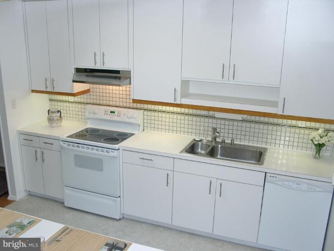 209 Rolling Road Gaithersburg, MD 20877 - Photo 4 of 24 Kitchen Whole