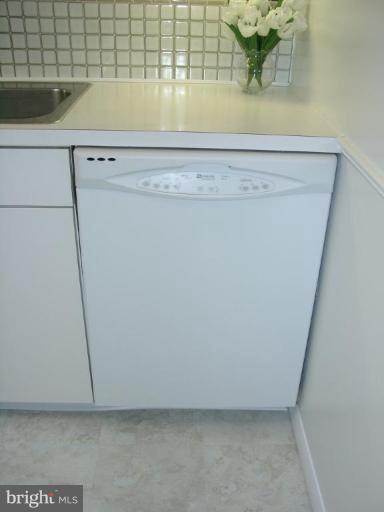 209 Rolling Road Gaithersburg, MD 20877 - Photo 8 of 24 Kitchen Dishwasher