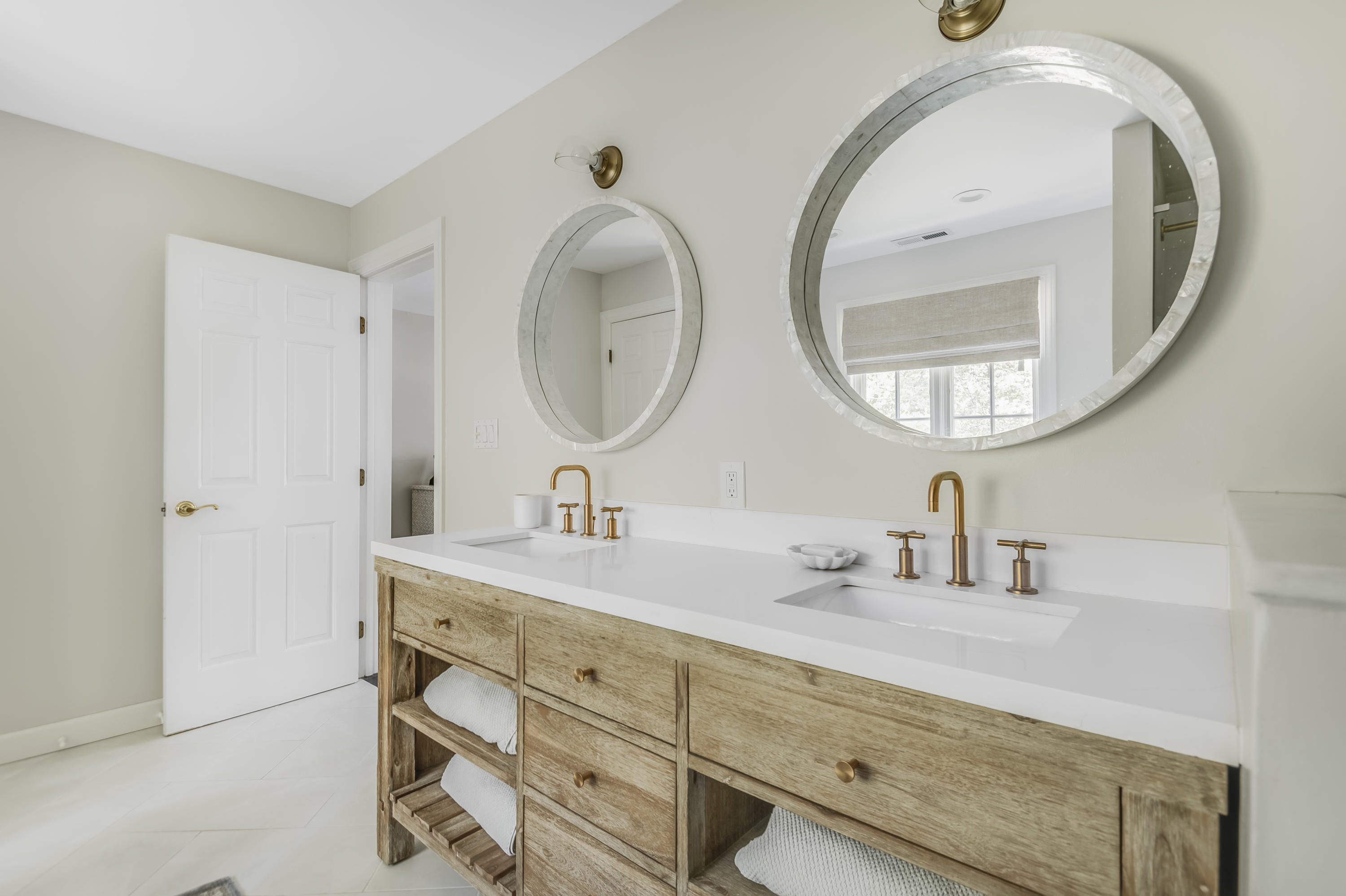 155 Hillcrest Road New Canaan, CT 06840 - Photo 23 of 32 a bathroom with a sink and a mirror