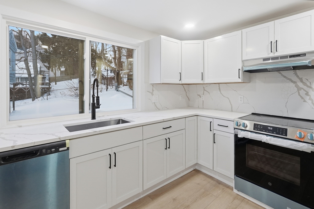 25 Johnson Street Worcester, MA 01604 - Photo 6 of 27