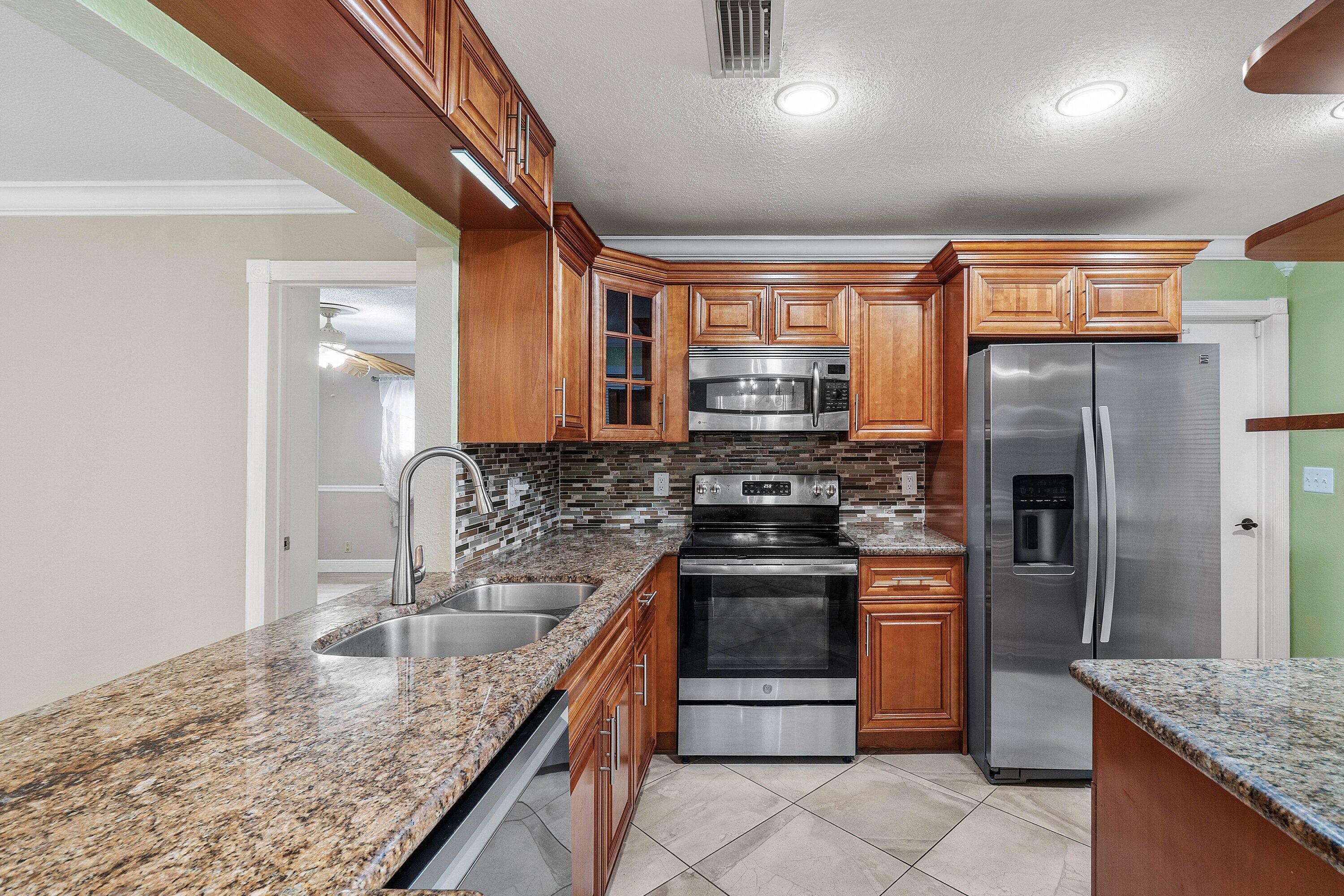 9396 Gettysburg Road Boca Raton, FL 33434 - Photo 14 of 51 015-9396GettysburgRoad-BocaRaton-FL-3343