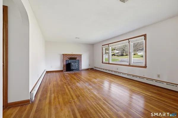 $359,900 | 24 Rankin Court, Montville, CT 06382
