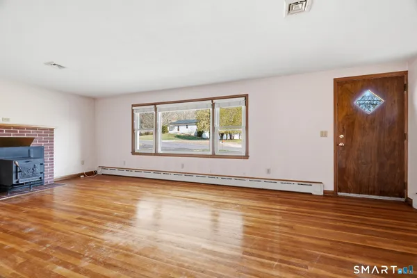 $359,900 | 24 Rankin Court, Montville, CT 06382