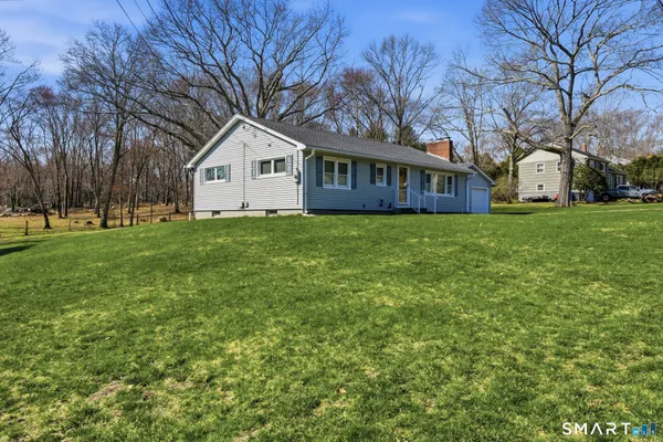 $359,900 | 24 Rankin Court, Montville, CT 06382