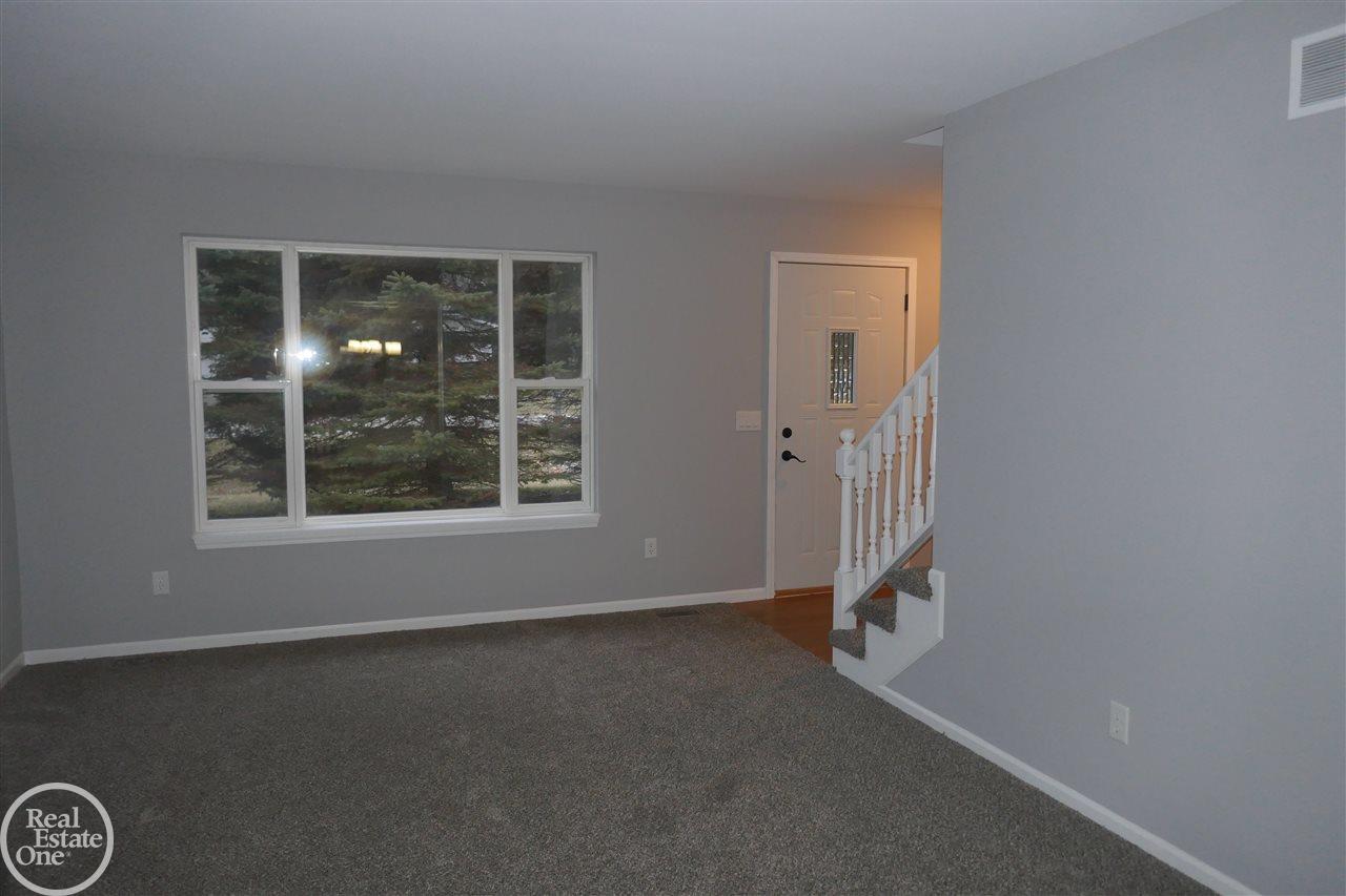 2932 Michigan Road Port Huron, MI 48060 - Photo 17 of 34 50001817-16.JPG