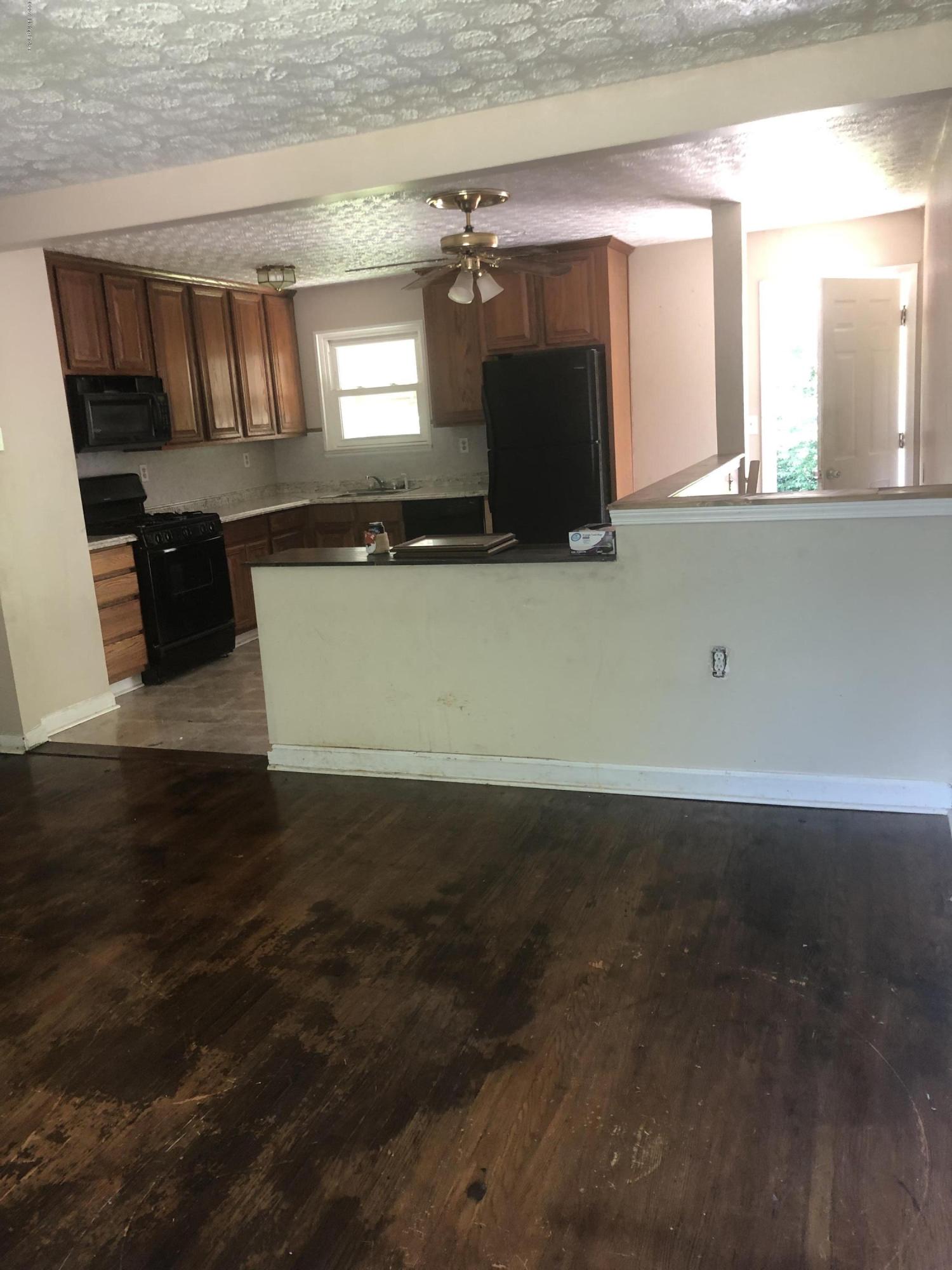 5616 Ridgecrest Road Louisville, KY 40218 - Photo 4 of 18 20190625_183516638_iOS