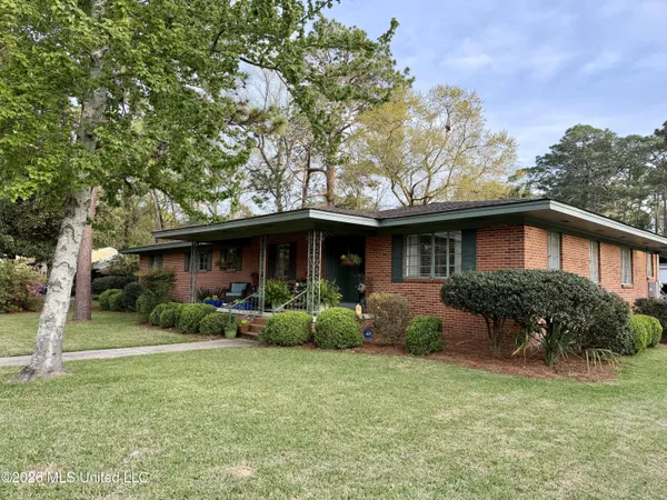 $322,900 | 2010 Adeline Street, Hattiesburg, MS 39401