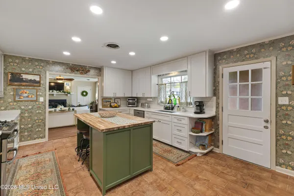 $322,900 | 2010 Adeline Street, Hattiesburg, MS 39401