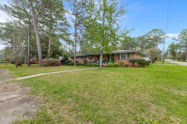 $322,900 | 2010 Adeline Street, Hattiesburg, MS 39401