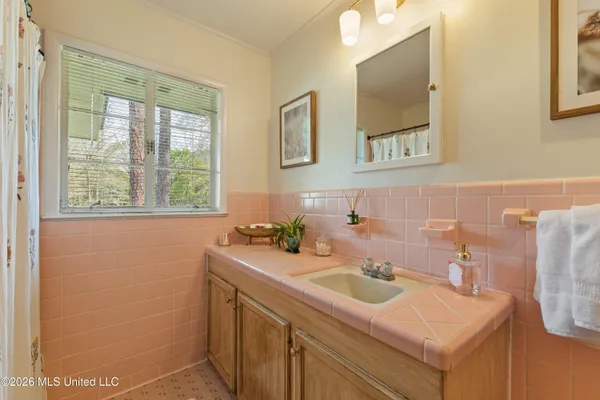 $322,900 | 2010 Adeline Street, Hattiesburg, MS 39401