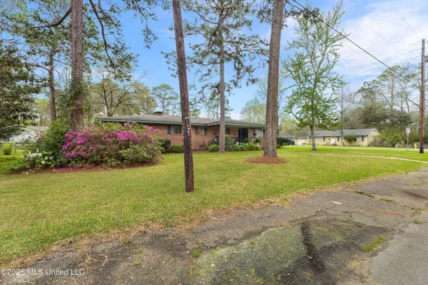 $322,900 | 2010 Adeline Street, Hattiesburg, MS 39401