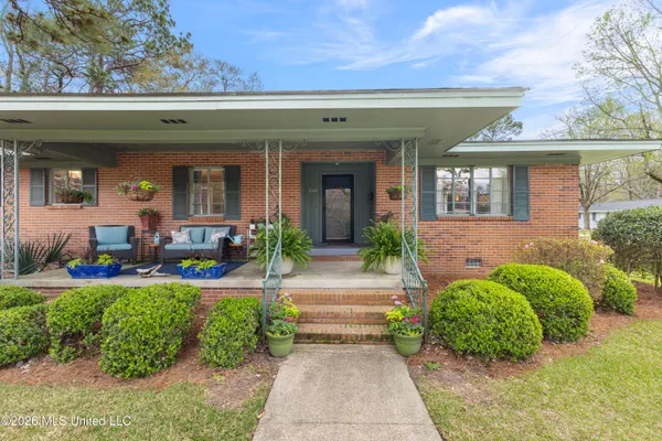$322,900 | 2010 Adeline Street, Hattiesburg, MS 39401