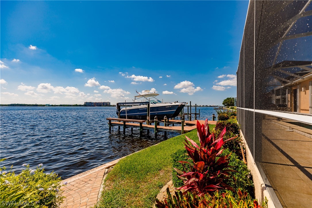 5727 Riverside Drive Cape Coral, FL 33904 - Photo 26 of 35 a view of a balcony with sitting area