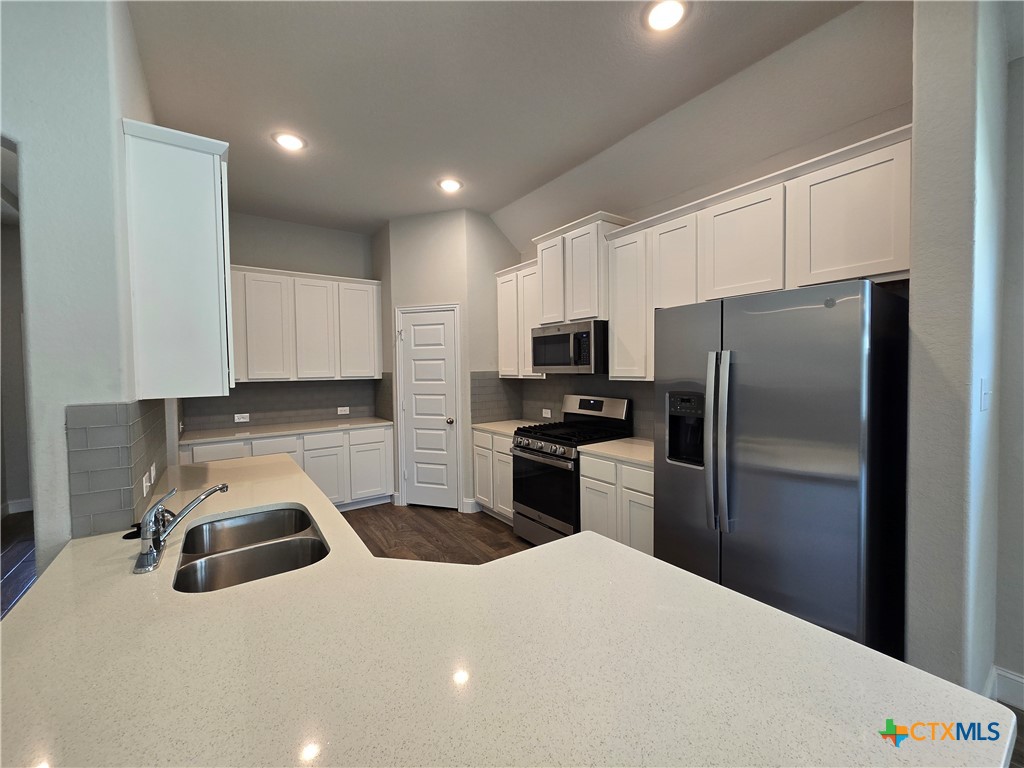 1324 Spring Row Street New Braunfels, TX 78132 - Photo 9 of 28