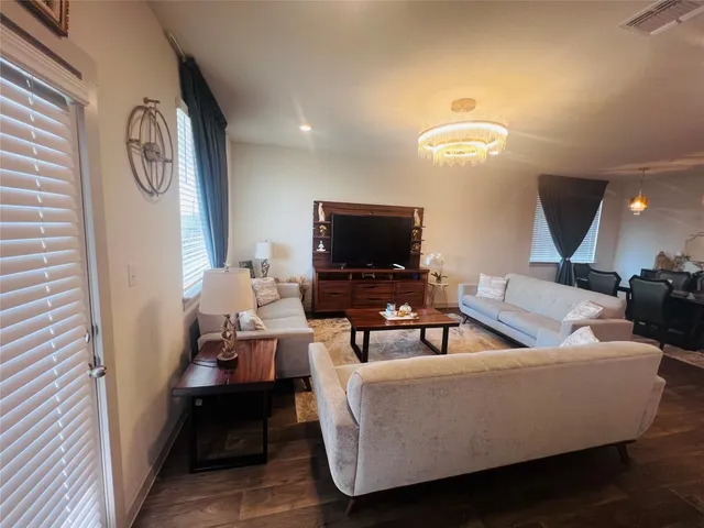 $2,850 | 94 Barton Creek Lane, Hutto, TX 78634