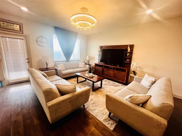 $2,850 | 94 Barton Creek Lane, Hutto, TX 78634