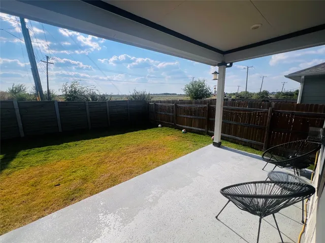 $2,850 | 94 Barton Creek Lane, Hutto, TX 78634