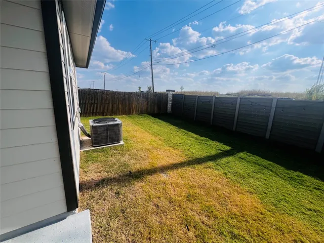 $2,850 | 94 Barton Creek Lane, Hutto, TX 78634