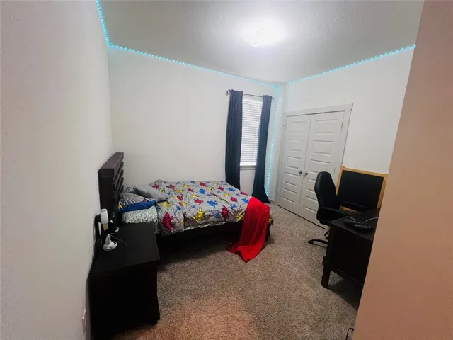 $2,850 | 94 Barton Creek Lane, Hutto, TX 78634